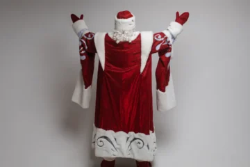 Tips to Keep the Velvet in Your Santa Costume Soft and Vibrant