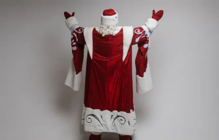 Tips to Keep the Velvet in Your Santa Costume Soft and Vibrant