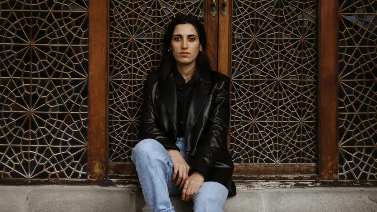 Top Color Trends in Leather Blazers for Women This Season